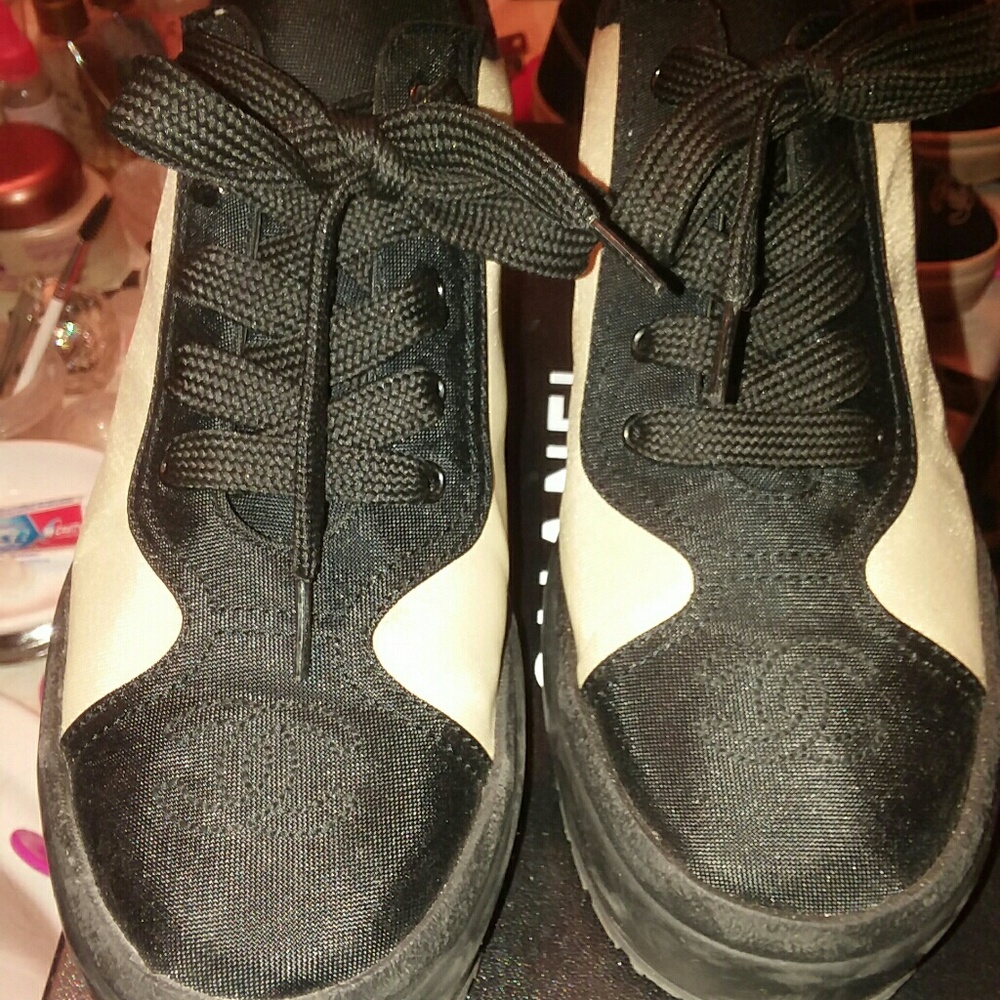 SOLD.............Vintage Chanel sneakers sz8